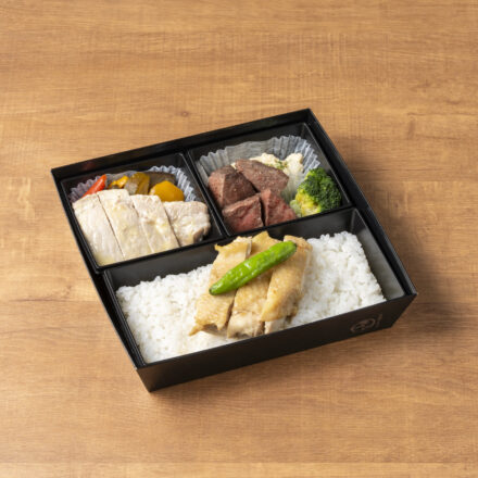 ”牛・豚・鶏”３種のステーキ弁当<br />