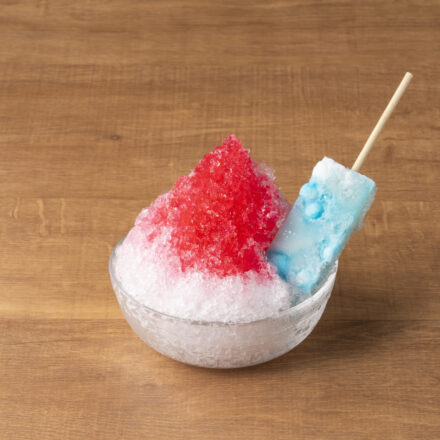 ラムネくず餅アイス入りかき氷
～吉野本葛のくず粉使用～（夏季限定）
