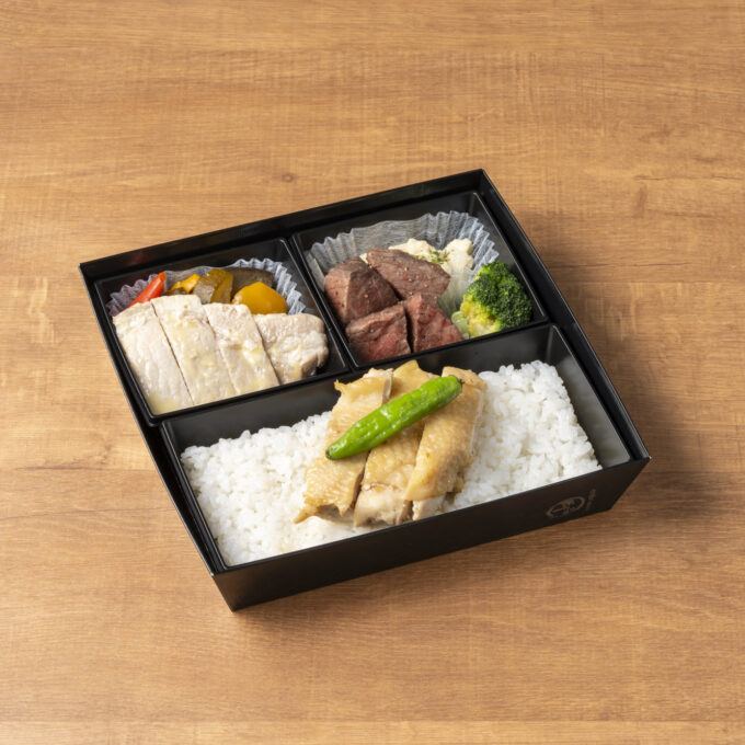 ”牛・豚・鶏”3種のステーキ弁当