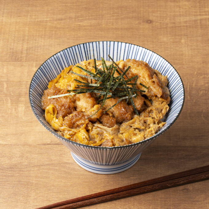 チキンカツ（勝つ）丼